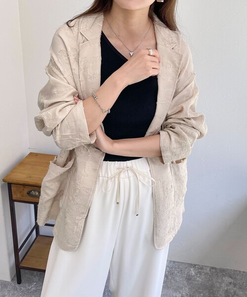 fredy emue(フレディエミュ)の「シアージャガードシャツジャケット(テーラードジャケット・レディース・ベージュ/オフホワイト/ブラック・38)」の17枚目の写真