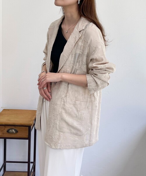 fredy emue(フレディエミュ)の「シアージャガードシャツジャケット(テーラードジャケット・レディース・ベージュ/オフホワイト/ブラック・38)」の19枚目の写真