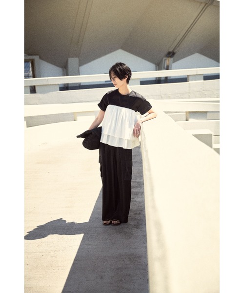 Mila Owen（ミラオーウェン）の「ロールアップTシャツサテントップス