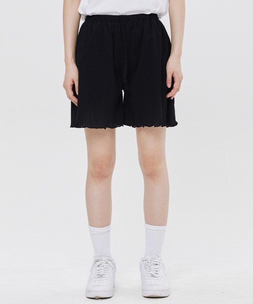 ROMANTIC CROWN(ロマンティッククラウン)の「A'GEM/9 × .kom 『ROMANTIC CROWN/ロマンティック クラウン』 BANDING PLEATS SHORTS/バンディングショート(その他パンツ・レディース・ブラック/ホワイト・M)」の2枚目の写真