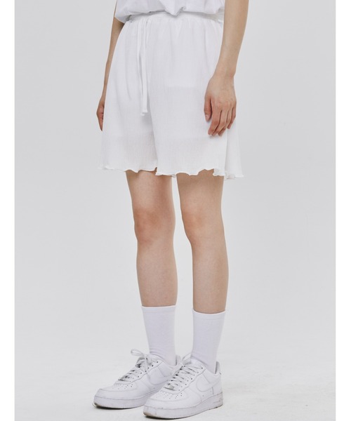 ROMANTIC CROWN(ロマンティッククラウン)の「A'GEM/9 × .kom 『ROMANTIC CROWN/ロマンティック クラウン』 BANDING PLEATS SHORTS/バンディングショート(その他パンツ・レディース・ブラック/ホワイト・M)」の3枚目の写真