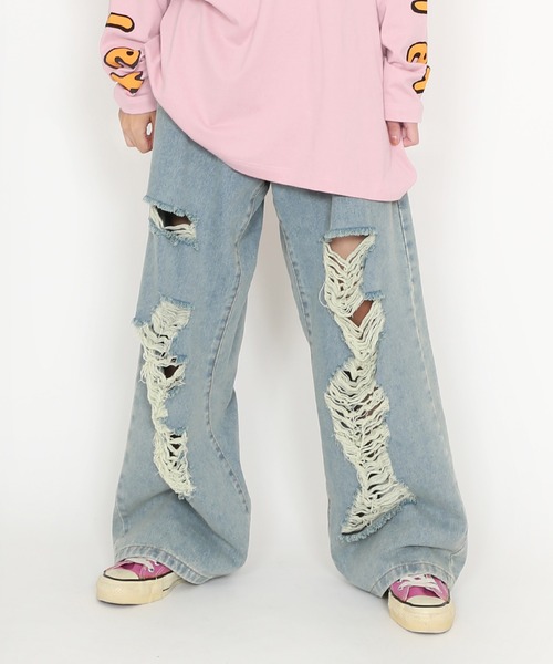 PUNYUS（プニュズ）の「ダメージデニムワイドパンツ（デニムパンツ・レディース・ライトインディゴブルー/ブラック・3/2/1/4）」の11枚目の写真