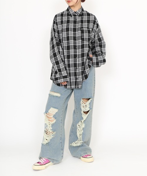 PUNYUS（プニュズ）の「ダメージデニムワイドパンツ（デニムパンツ・レディース・ライトインディゴブルー/ブラック・3/2/1/4）」の15枚目の写真