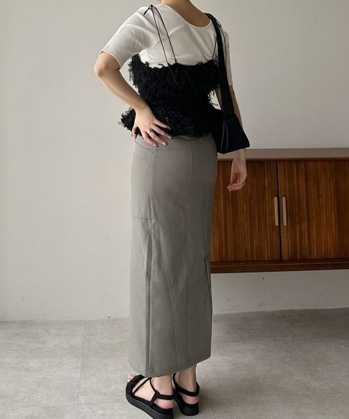 mysty woman（ミスティウーマン）の「チュールシャーリングキャミ　125065（キャミソール・レディース・ブラック/アイボリー・FREE）」の6枚目の写真