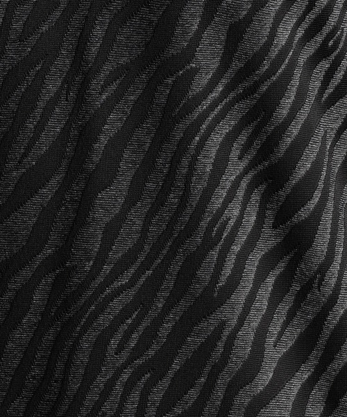 NICOLE CLUB FOR MEN（ニコルクラブフォーメン）の「アニマル柄ジャガードVネック半袖プルオーバー（Tシャツ/カットソー・メンズ・グレー系1/グレー系2/ホワイト系/ブラック系・MEDIUM/LARGE/X-LARGE）」の15枚目の写真