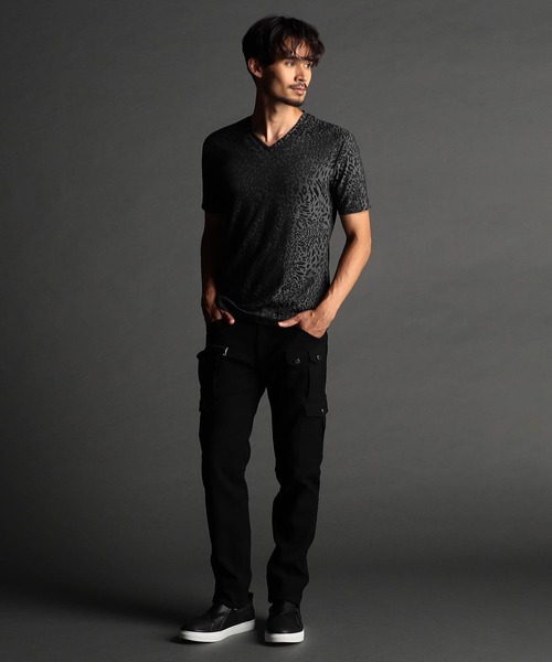 NICOLE CLUB FOR MEN（ニコルクラブフォーメン）の「アニマル柄ジャガードVネック半袖プルオーバー（Tシャツ/カットソー・メンズ・グレー系1/グレー系2/ホワイト系/ブラック系・MEDIUM/LARGE/X-LARGE）」の8枚目の写真