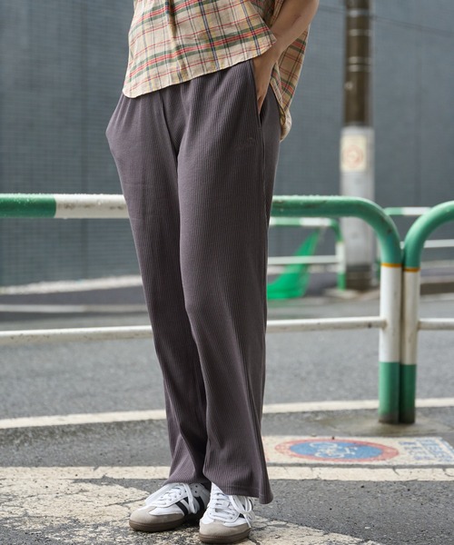 Arnold Palmer(アーノルドパーマー)の「リブ ワイド ストレート パンツ(その他パンツ・レディース・ベージュ/ブラック/チャコールグレー・S/M/L)」の1枚目の写真