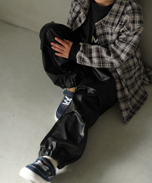 MAKE YOUR DAY(メイクユアデイ)の「無地とチェックのベーシックシャツ■80~140cm(シャツ/ブラウス・キッズ・ブラウン/レッド/ブラック/オフホワイト・80/90/100/110/120/130/140)」の14枚目の写真