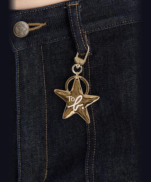 To b. by agnes b.(トゥービーバイアニエスベー)の「WW34 CHARM メタルロゴキーチャーム(キーホルダー・レディース・ホワイト系その他・FREE)」の5枚目の写真