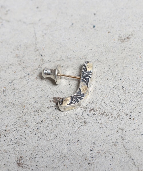 ピアス/ベントバー/サイドアラベスク/K18ゴールドポスト