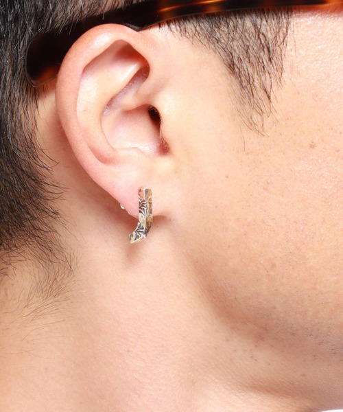 VIVIFY ピアス/M/アラベスク/k18ゴールドポスト/ゴールドダスト VIVIFY ピアス/M/アラベスク/k18ゴールドポスト/ゴールドダスト