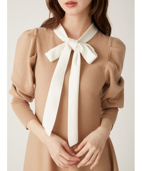 LILY BROWN(リリーブラウン)の「ボウタイニットミニワンピース(ワンピース・レディース・ブラック/レッド/ベージュ/ブルー・FREE)」の7枚目の写真