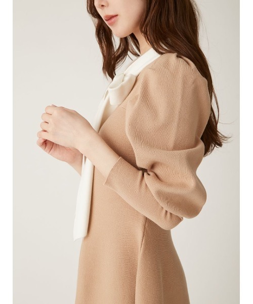 LILY BROWN(リリーブラウン)の「ボウタイニットミニワンピース(ワンピース・レディース・ブラック/レッド/ベージュ/ブルー・FREE)」の8枚目の写真