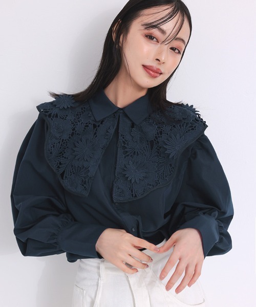 DONOBAN（ドノバン）の「2wayフラワーレースブラウス（シャツ/ブラウス・レディース・ホワイト/ネイビー・ONE）」の2枚目の写真