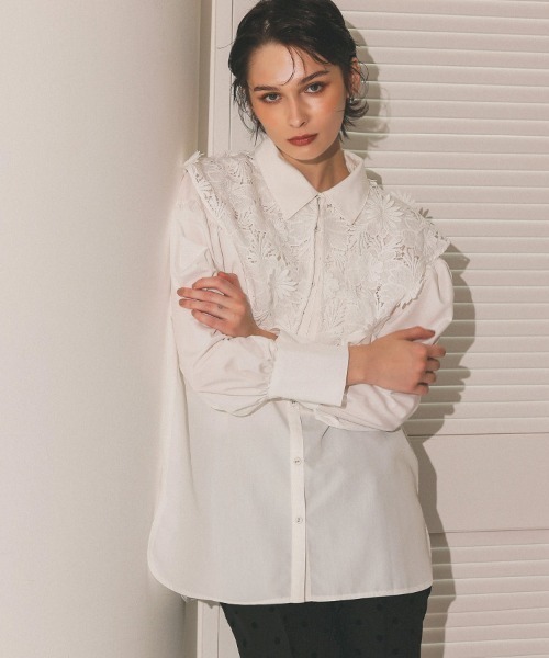 DONOBAN（ドノバン）の「2wayフラワーレースブラウス（シャツ/ブラウス・レディース・ホワイト/ネイビー・ONE）」の4枚目の写真