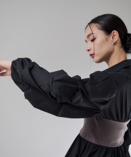 Shelly island(シェリーアイランド)の「ビスチェドッキングボリュームスリーブシャツ(シャツ/ブラウス・レディース・ホワイト/ブラック・FREE)」の13枚目の写真