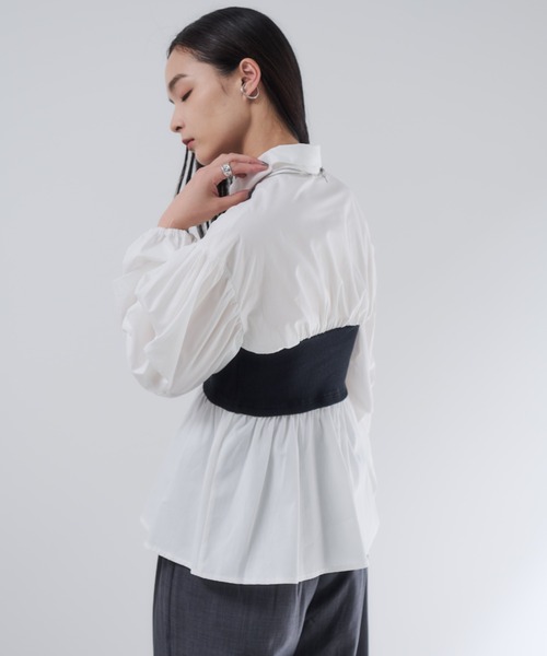 Shelly island(シェリーアイランド)の「ビスチェドッキングボリュームスリーブシャツ(シャツ/ブラウス・レディース・ホワイト/ブラック・FREE)」の4枚目の写真