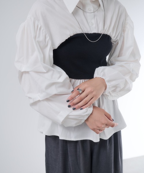 Shelly island(シェリーアイランド)の「ビスチェドッキングボリュームスリーブシャツ(シャツ/ブラウス・レディース・ホワイト/ブラック・FREE)」の6枚目の写真