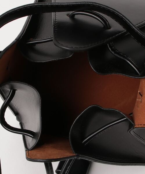 CELENA（セレナ）の「PUレザー ピラミッドハンドバッグ（ハンドバッグ・レディース・ブラック/ブルー/ベージュ・F）」の6枚目の写真