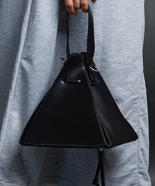 CELENA（セレナ）の「PUレザー ピラミッドハンドバッグ（ハンドバッグ・レディース・ブラック/ブルー/ベージュ・F）」の2枚目の写真