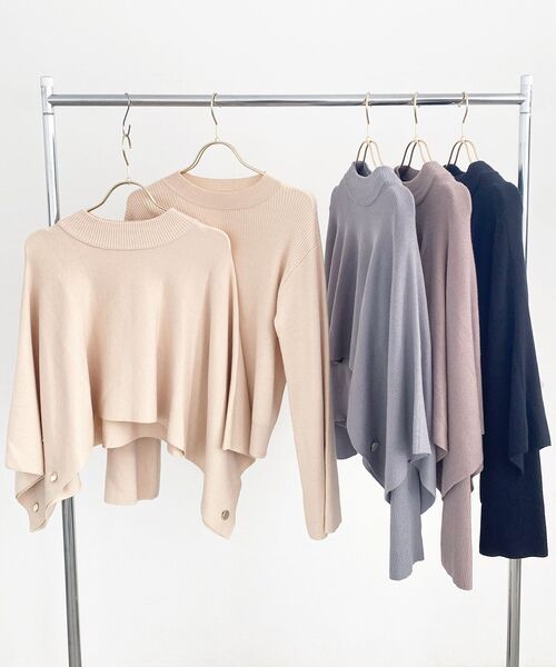 MAJESTIC LEGON（マジェスティックレゴン）の「ハイネックケープセットニット（ニット/セーター・レディース・アイボリー/ブラック/グレー/モカ・MEDIUM）」の5枚目の写真