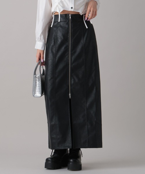 FOREVER 21(フォーエバー トゥエンティーワン)の「【2024FW】フェイクレザージップスカート(スカート・レディース・ブラウン/ブラック・SMALL/MEDIUM)」の2枚目の写真
