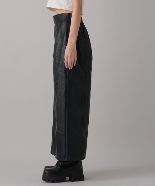 FOREVER 21(フォーエバー トゥエンティーワン)の「【2024FW】フェイクレザージップスカート(スカート・レディース・ブラウン/ブラック・SMALL/MEDIUM)」の6枚目の写真