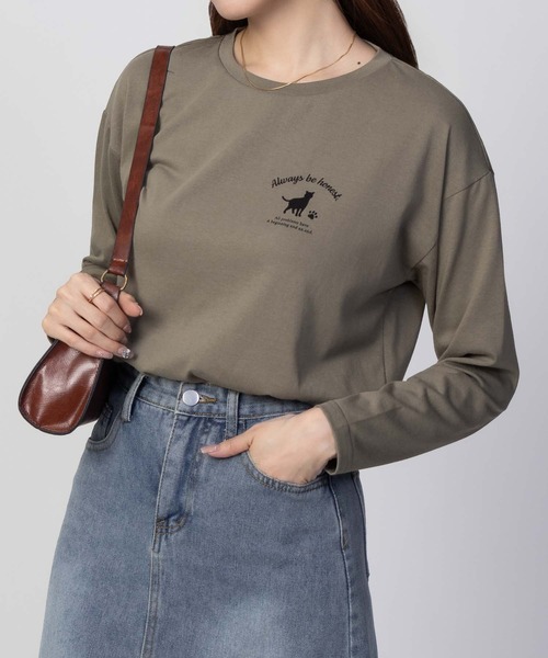 NAVY(ネイビー)の「NAVY ネコプリントロンT(Tシャツ/カットソー・レディース・ブラック/オリーブ/ホワイト・M/L)」の1枚目の写真