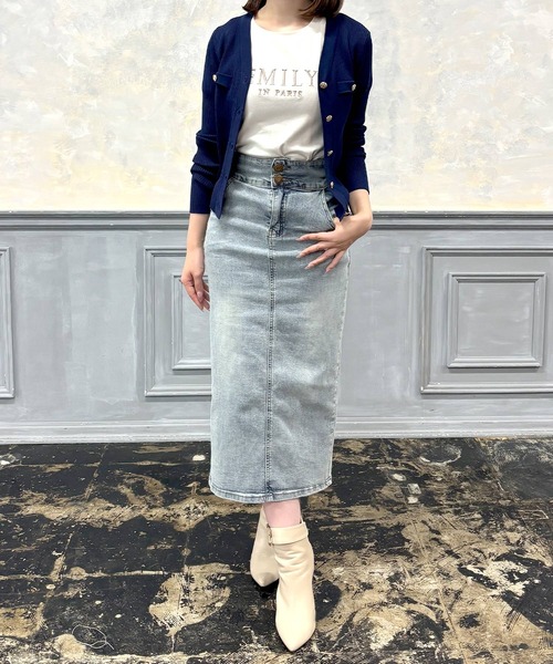 Julia Boutique（ジュリアブティック）の「ゴールドボタンVネックニットカーディガン（カーディガン/ボレロ・レディース・ネイビー/バーガンディー/ブラック・ONE）」の4枚目の写真