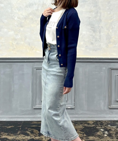 Julia Boutique（ジュリアブティック）の「ゴールドボタンVネックニットカーディガン（カーディガン/ボレロ・レディース・ネイビー/バーガンディー/ブラック・ONE）」の10枚目の写真