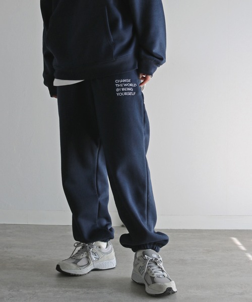 COURO（コウロ）の「ＨＡＬ×ＣＯＵＲＯ　エンブロイダリースウェットパンツ（スウェットパンツ・レディース・オートミール/ネイビー/ブラック/グレー・M/L）」の4枚目の写真