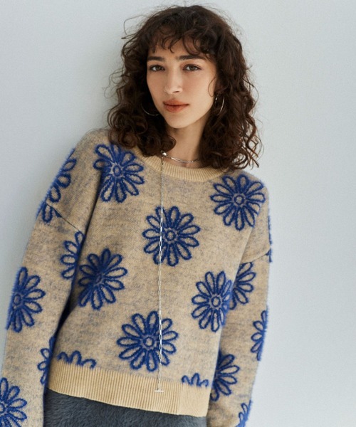 BAYFLOW（ベイフロー）の「[ストレッチ性のあるニット]フラワージャガードプルオーバー（ニット/セーター・レディース・ベージュ/グレー/ブラック・FREE）」の3枚目の写真