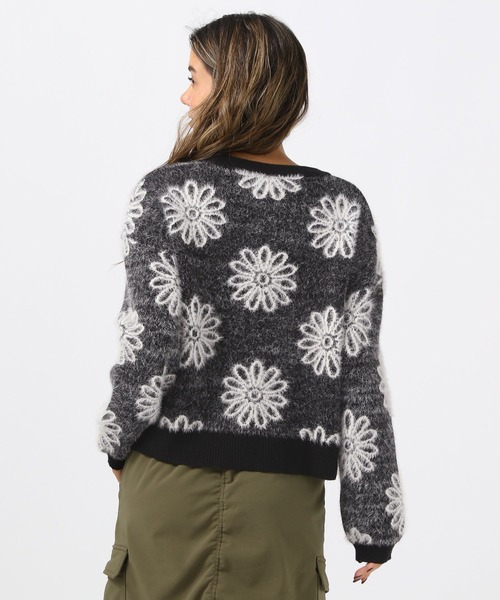 BAYFLOW（ベイフロー）の「[ストレッチ性のあるニット]フラワージャガードプルオーバー（ニット/セーター・レディース・ベージュ/グレー/ブラック・FREE）」の4枚目の写真