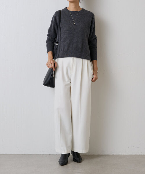 BEARDSLEY(ビアズリー)の「カシミヤショートプルオーバー(ニット/セーター・レディース・ベージュ/チャコールグレー・FREE)」の3枚目の写真