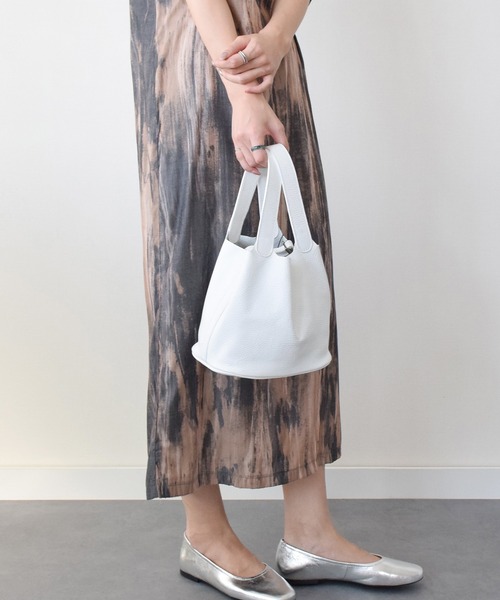 andrea cardone（アンドレアカルドネ）の「【ANDREA CARDONE】レザーバケットバッグ(Q56512)（ハンドバッグ・レディース・ホワイト・ALL）」の2枚目の写真