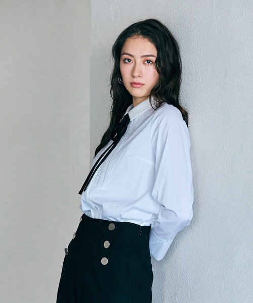 Audie a Muses(オーディアミューズ)の「スパンコール襟ブラウス(シャツ/ブラウス・レディース・オフホワイト/ブラック・42/38)」の4枚目の写真