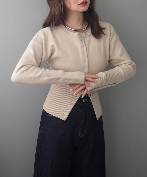 LAULEN（ローレン）の「snap button knit cardigan /リブ切り替え スナップボタン ニット カーディガン（カーディガン/ボレロ・レディース・ホワイト/ブラック/ベージュ・FREE）」の3枚目の写真