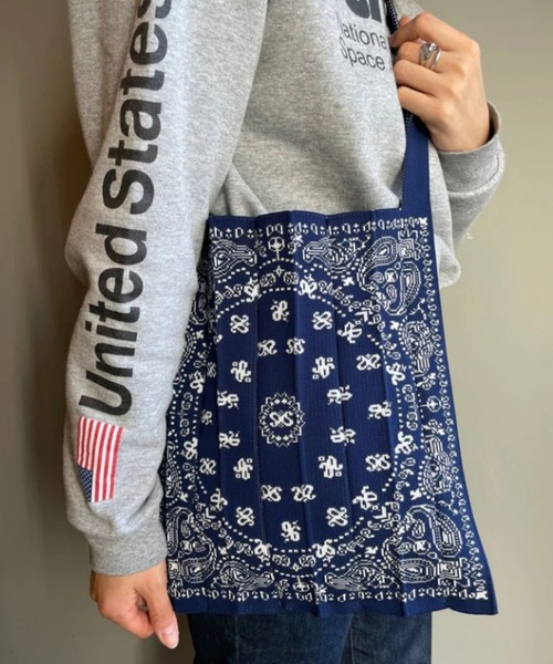 KNT365(ケイエヌティサンロクゴ)の「Knitty Paisley(トートバッグ・レディース・ネイビー/ベージュ/ブラック・FREE)」の6枚目の写真