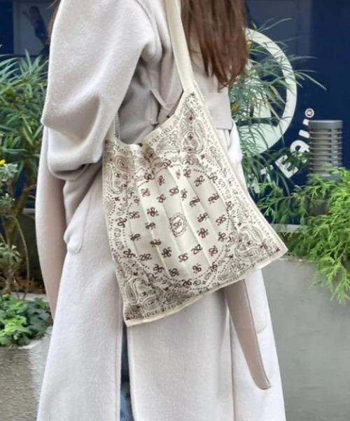 KNT365(ケイエヌティサンロクゴ)の「Knitty Paisley(トートバッグ・レディース・ネイビー/ベージュ/ブラック・FREE)」の8枚目の写真