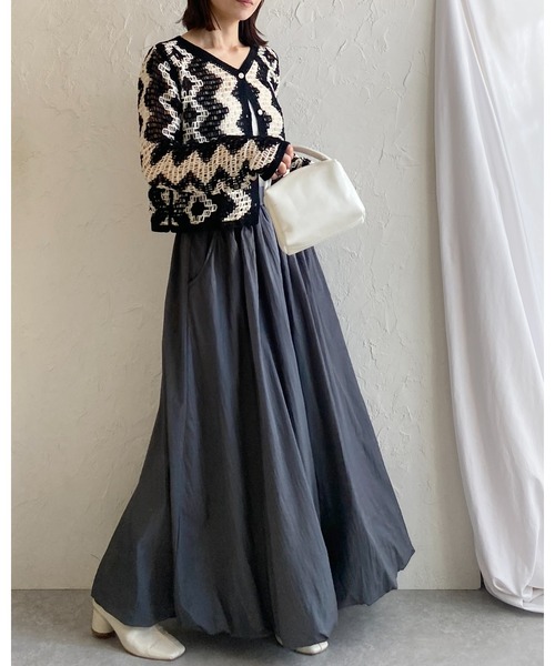 She's Closet(シーズクローゼット)の「ボリュームフレアロングナイロンバルーンスカート(スカート・レディース・アイボリー/チャコールグレー/ブラック・FREE)」の4枚目の写真