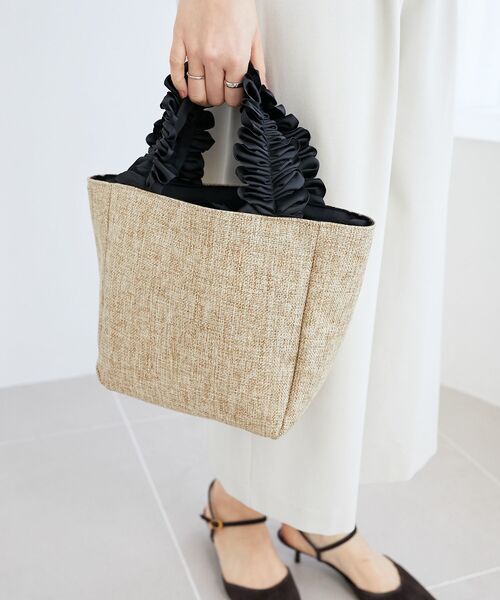 le.coeur blanc（ルクールブラン）の「FRILL HANDLE ROUND TOTE（トートバッグ・レディース・ブラック/ベージュ・FREE）」の2枚目の写真