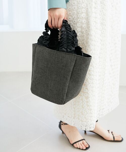 le.coeur blanc（ルクールブラン）の「FRILL HANDLE ROUND TOTE（トートバッグ・レディース・ブラック/ベージュ・FREE）」の11枚目の写真
