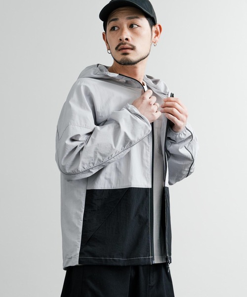 KRIFF MAYER（クリフメイヤー）の「KRIFF MAYER クリフメイヤー CLEANNESS クリーネス 撥水 防汚 配色切替フードジャケット マウンテンパーカー 2437800（ナイロンジャケット・メンズ・ブルー/マルチ/グレー・M/L/XL）」の5枚目の写真