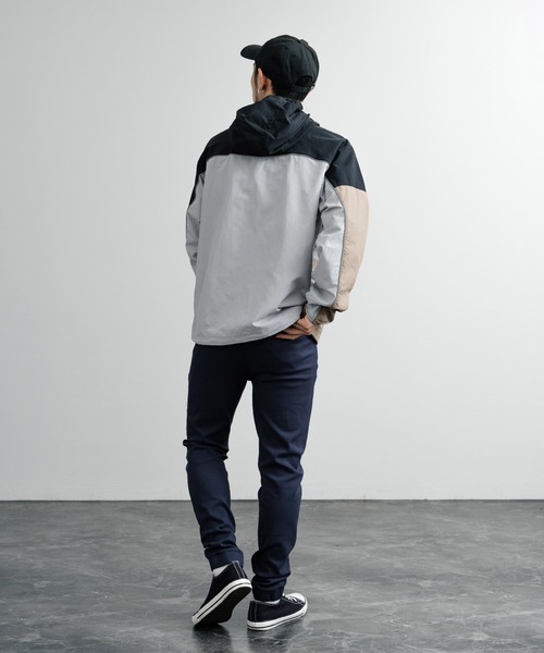 KRIFF MAYER（クリフメイヤー）の「KRIFF MAYER クリフメイヤー CLEANNESS クリーネス 撥水 防汚 配色切替フードジャケット マウンテンパーカー 2437800（ナイロンジャケット・メンズ・ブルー/マルチ/グレー・M/L/XL）」の17枚目の写真