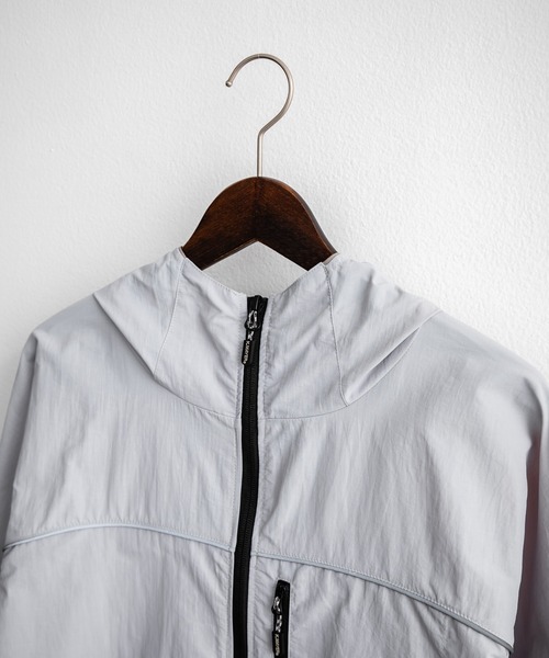 KRIFF MAYER（クリフメイヤー）の「KRIFF MAYER クリフメイヤー CLEANNESS クリーネス 撥水 防汚 配色切替フードジャケット マウンテンパーカー 2437800（ナイロンジャケット・メンズ・ブルー/マルチ/グレー・M/L/XL）」の21枚目の写真