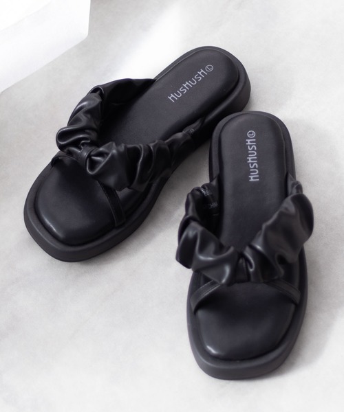 HusHusH（ハッシュアッシュ）の「HusHusH クシュクシュサンダル（サンダル・レディース・アイボリー/ブラック・S/M/L）」の2枚目の写真