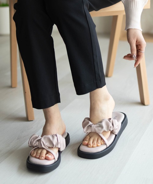 HusHusH（ハッシュアッシュ）の「HusHusH クシュクシュサンダル（サンダル・レディース・アイボリー/ブラック・S/M/L）」の3枚目の写真