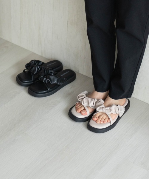 HusHusH（ハッシュアッシュ）の「HusHusH クシュクシュサンダル（サンダル・レディース・アイボリー/ブラック・S/M/L）」の6枚目の写真