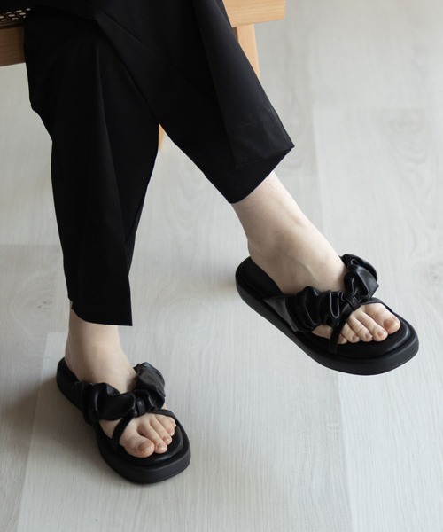 HusHusH（ハッシュアッシュ）の「HusHusH クシュクシュサンダル（サンダル・レディース・アイボリー/ブラック・S/M/L）」の9枚目の写真