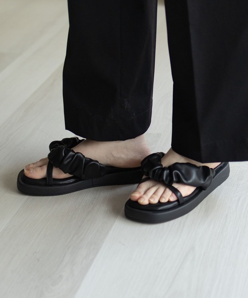 HusHusH（ハッシュアッシュ）の「HusHusH クシュクシュサンダル（サンダル・レディース・アイボリー/ブラック・S/M/L）」の10枚目の写真